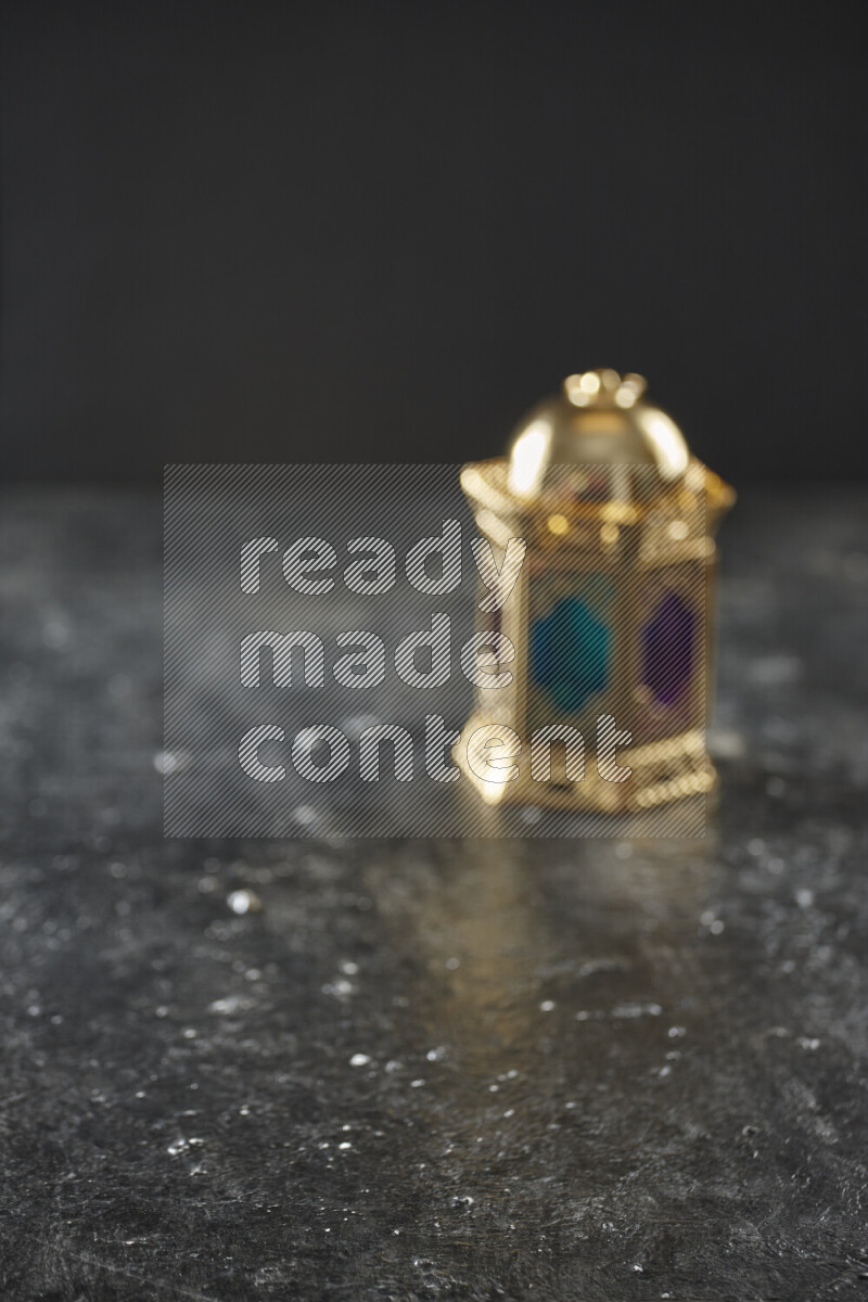 فانوس موضوع علي خلفية سوداء