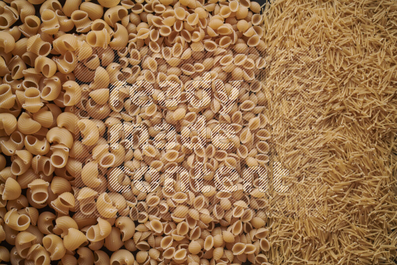 3 انواع معكرونة علي الخلفية كاملة