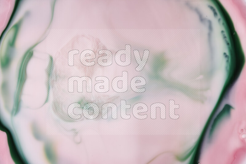 صورة مقربة لأنماط دوامية مجردة باللون الأحمر والأخضر