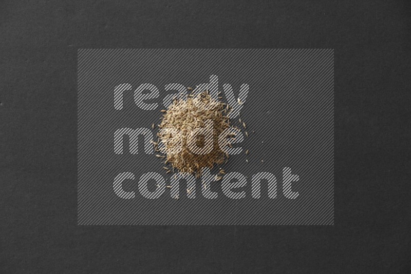 حبوب الكمون علي خلفية سوداء