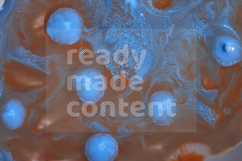 خلفية ملونة مع مزيج من ألوان الطلاء البرتقالي والأزرق