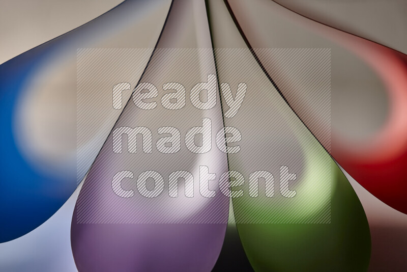 فن تجريدي يعرض المنحنيات المرتبة للأوراق الملونة