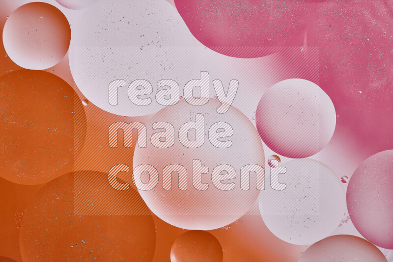 لقطات مقربة لفقاعات من الزيت على سطح الماء باللون الأبيض والبرتقالي والوردي