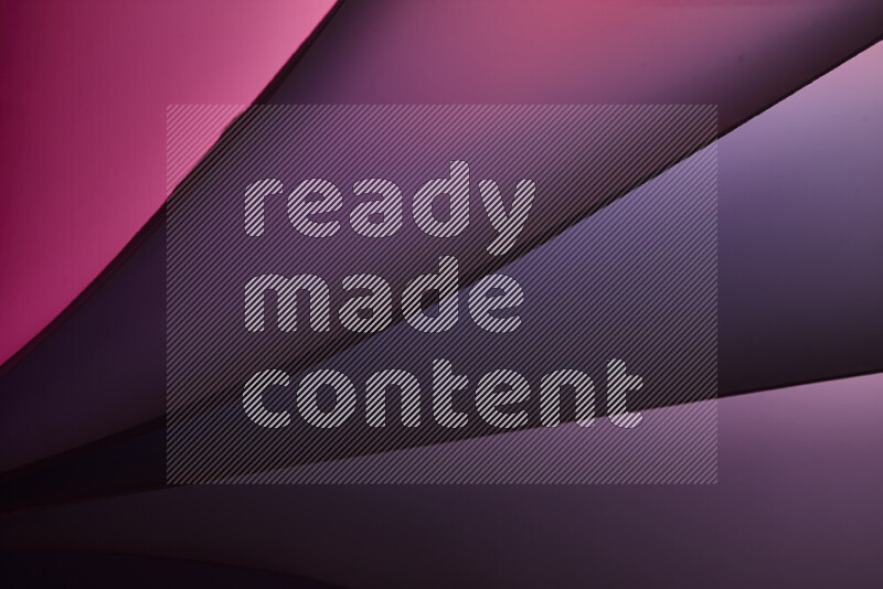 فن تجريدي يعرض منحنيات مع تدرجات الألوان الدافئة والباردة مكونه بضوء ملون