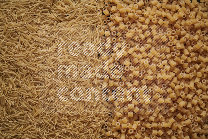 نوعين من المعكرونة علي الخلفية كاملة