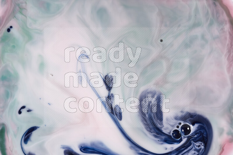 لقطة مقربة لأنماط دوامية باللون الأحمر والأخضر والأبيض والأزرق