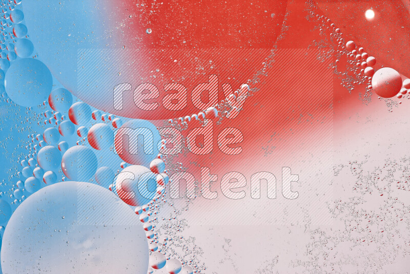 لقطات مقربة لفقاعات من الزيت على سطح الماء باللون الأحمر والأبيض والأزرق