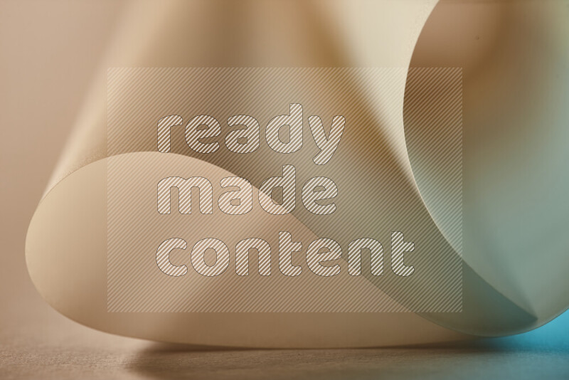 فن تجريدي يعرض منحنيات وتدرجات اللون الأزرق والذهبي مكونه بضوء ملون