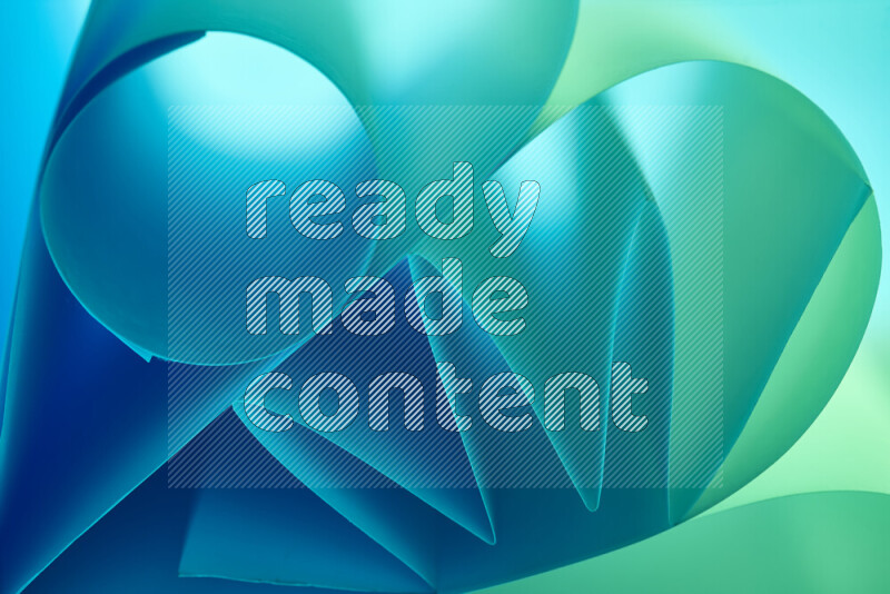 عرض فني لطيات الورق تخلق مزيج من الأشكال الهندسية، مضاءة بإضاءة ناعمة بدرجات اللون الأخضر والأزرق