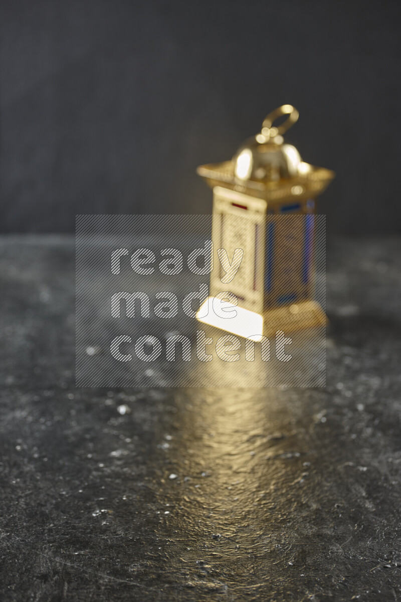 فانوس موضوع علي خلفية سوداء