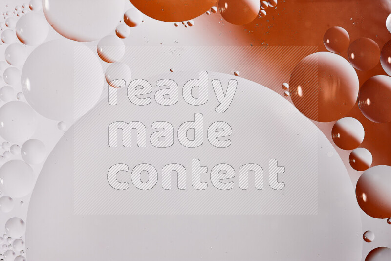 لقطات مقربة لفقاعات من الزيت على سطح الماء باللون الأبيض والبرتقالي