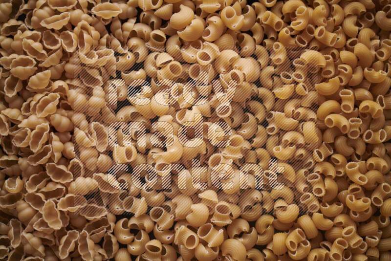 3 انواع معكرونة علي الخلفية كاملة