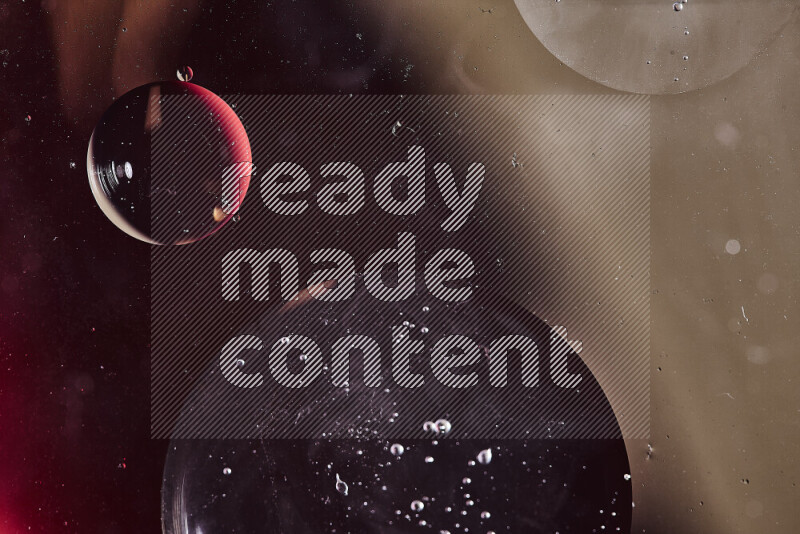 لقطات مقربة لفقاعات من الزيت على سطح الماء باللون الأحمر والبني